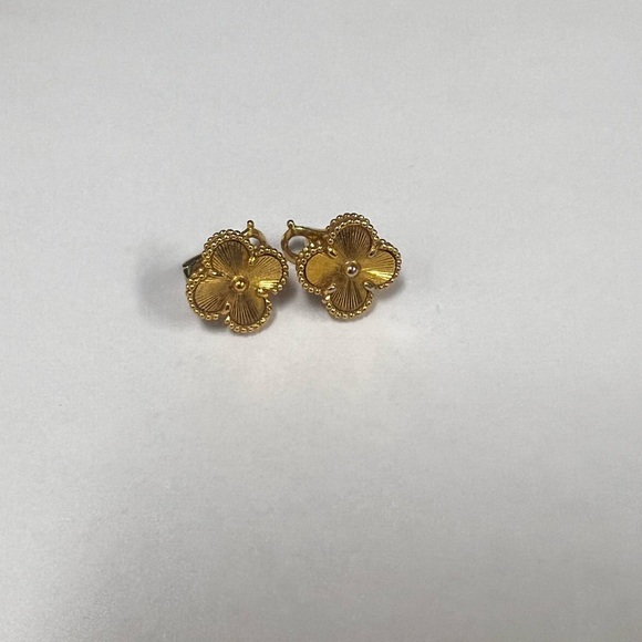 other Jewelry - Alhambra yellow gold earrings